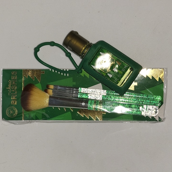 Holiday Make-Up Brushes and Sanitizer - Picture 1 of 5
